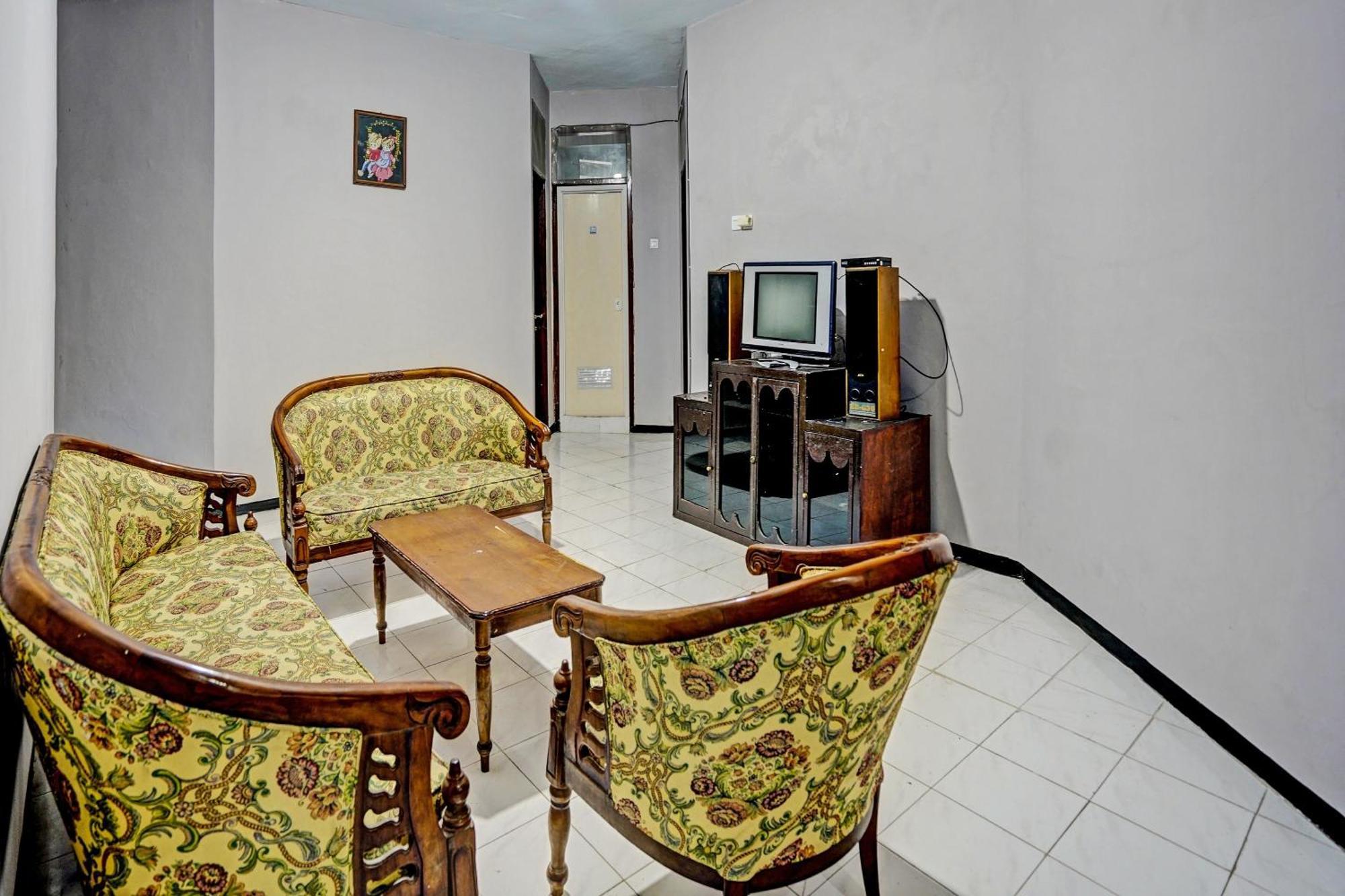 Spot On 92388 Villa Segi Delapan Prigen Luaran gambar