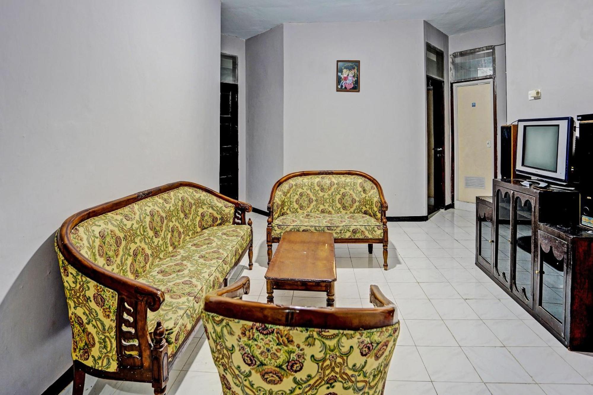 Spot On 92388 Villa Segi Delapan Prigen Luaran gambar