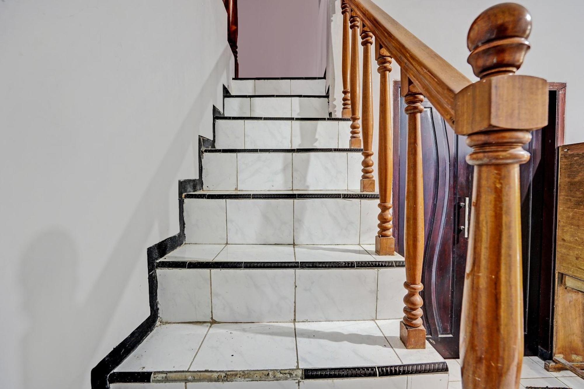 Spot On 92388 Villa Segi Delapan Prigen Luaran gambar