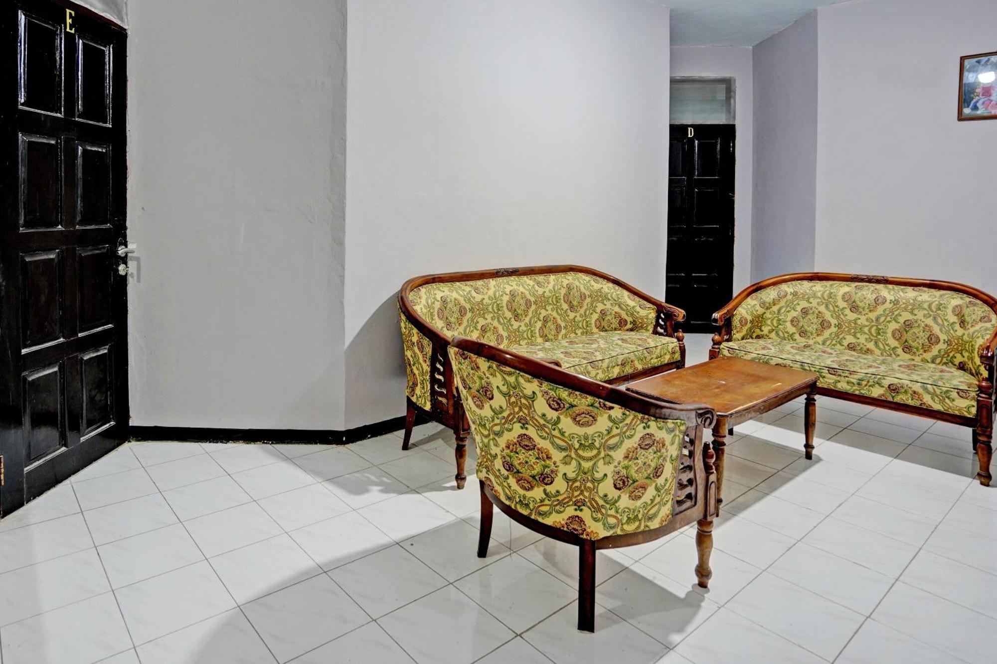 Spot On 92388 Villa Segi Delapan Prigen Luaran gambar