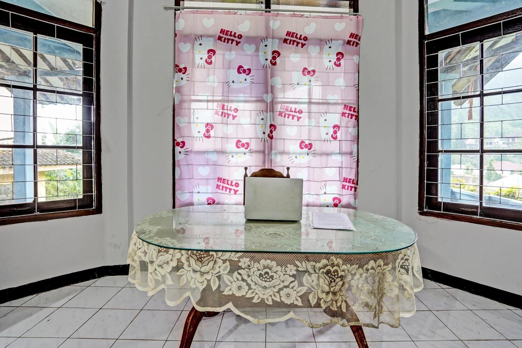 Spot On 92388 Villa Segi Delapan Prigen Luaran gambar